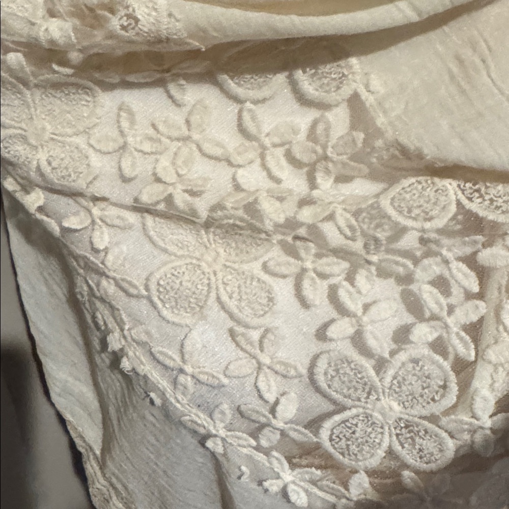 Free People Bohemian lace ecru and bone colored large scarf or wrap - Picture 3 of 7